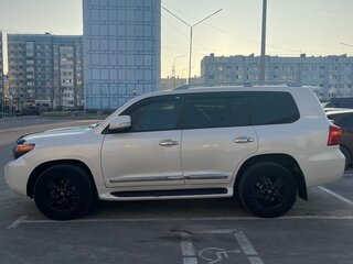 2015 Toyota Land Cruiser 200 Series Рестайлинг 1, белый, 3799000 рублей, вид 5