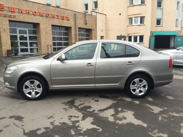 2011 Skoda Octavia II (A5) Рестайлинг, серый - вид 2
