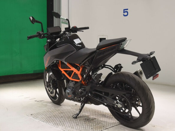 2024 KTM 390 Duke, чёрный, 399300 рублей - вид 5