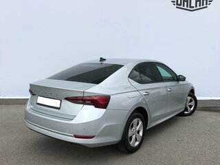 2021 Skoda Octavia IV (A8), серебристый, 1780000 рублей, вид 4