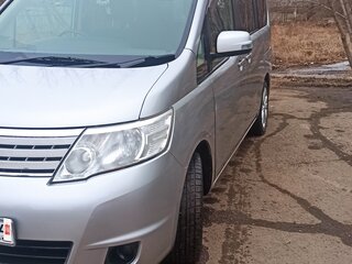 2009 Nissan Serena III (C25), серый, 1050000 рублей, вид 1