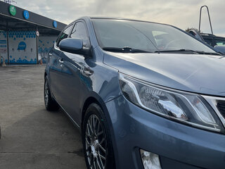 2013 Kia Rio 5-speed III, голубой, 980000 рублей, вид 3