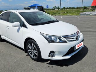 2011 Toyota Avensis III Рестайлинг, белый, 1400000 рублей, вид 2
