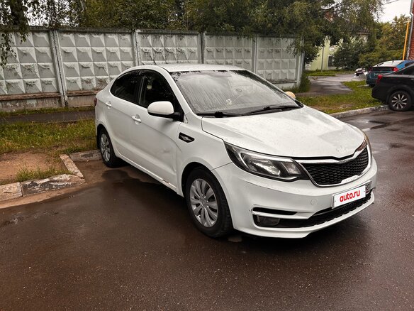 2015 Kia Rio III Рестайлинг, белый, 500000 рублей - вид 1