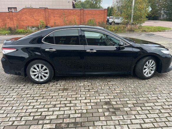 2018 Toyota Camry VIII (XV70), чёрный, 2250000 рублей - вид 3