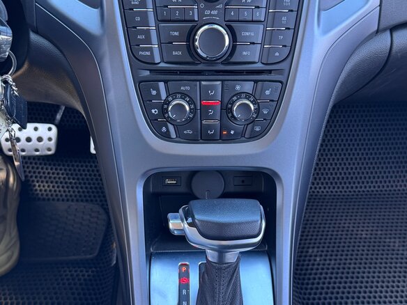 2013 Opel Astra J Рестайлинг, коричневый, 720000 рублей - вид 6