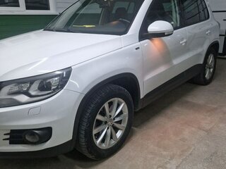 2015 Volkswagen Tiguan I Рестайлинг, белый, 1450000 рублей, вид 1
