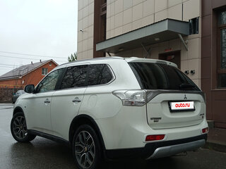 2014 Mitsubishi Outlander III Рестайлинг, белый, 1670000 рублей, вид 3