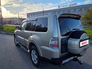 2007 Mitsubishi Pajero IV, бежевый, 1520000 рублей, вид 5