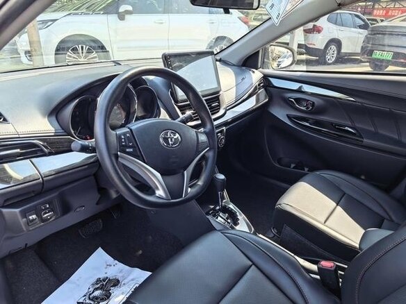 2023 Toyota Yaris L XP150 Рестайлинг, белый, 1239100 рублей - вид 6