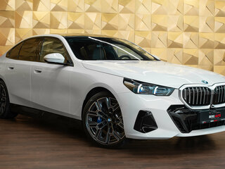 2025 BMW 5 серии 530e xDrive VIII (G60/G61/G68), белый, 8750000 рублей, вид 1
