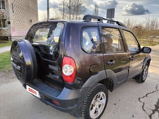 2010 Chevrolet Niva I Рестайлинг, коричневый, 275000 рублей, вид 3
