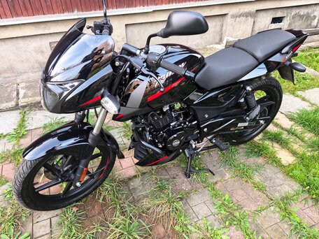 2022 Bajaj Pulsar 180, чёрный, 145000 рублей, вид 3
