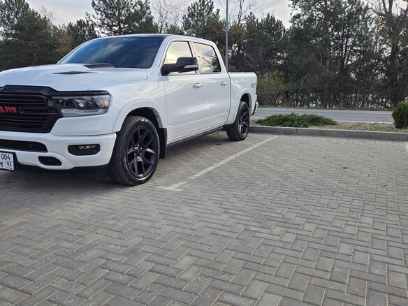 2022 Ram 1500 Crew Cab eTorque V, белый, 7900000 рублей - вид 3