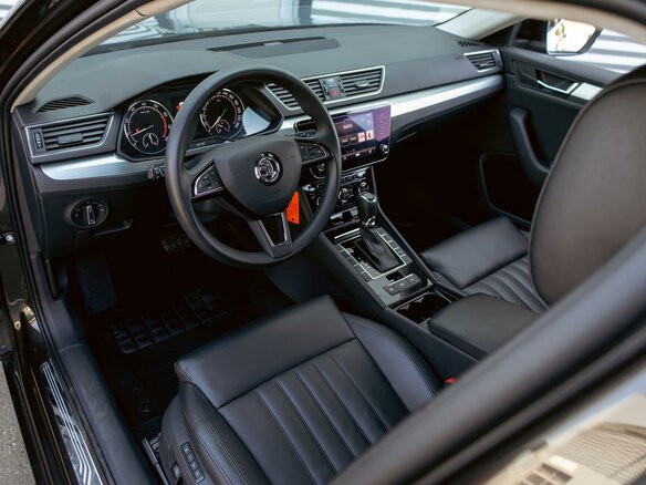 2018 Skoda Superb III, коричневый - вид 12