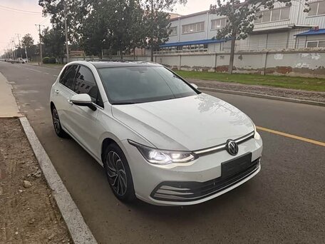 2023 Volkswagen Golf VIII, белый, 1370000 рублей, вид 1