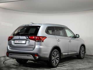 2019 Mitsubishi Outlander III Рестайлинг 3, серебристый, 1749777 рублей, вид 5