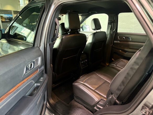 2018 Ford Explorer V Рестайлинг 2, серый, 2900000 рублей - вид 16