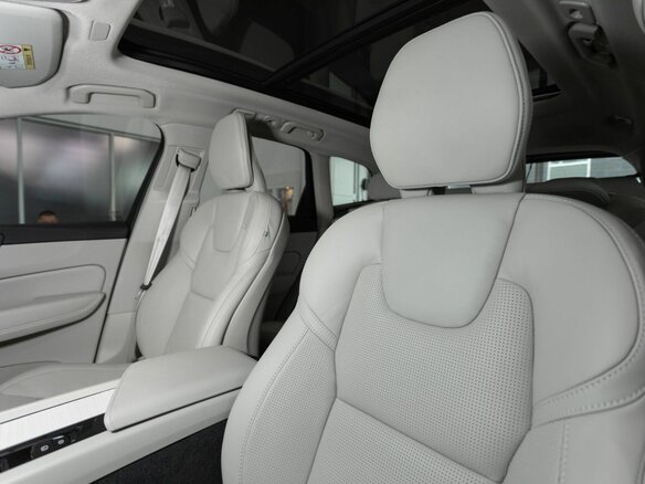 2025 Volvo XC60 II Рестайлинг 2, белый - вид 7