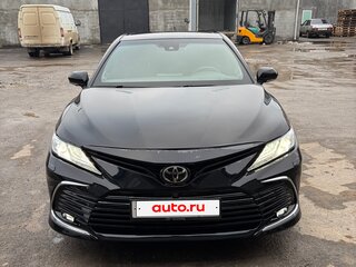 2021 Toyota Camry VIII (XV70) Рестайлинг, чёрный, 3050000 рублей, вид 3