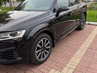 2022 Audi Q7 55 TFSI II (4M) Рестайлинг, чёрный, 6650000 рублей, вид 4