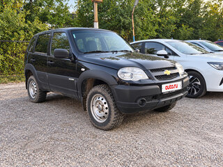 2017 Chevrolet Niva I Рестайлинг, чёрный, 730000 рублей, вид 3