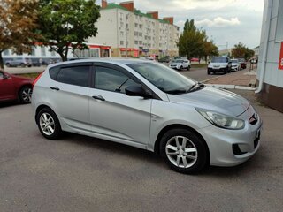 2013 Hyundai Solaris I, серебристый, 610000 рублей, вид 2