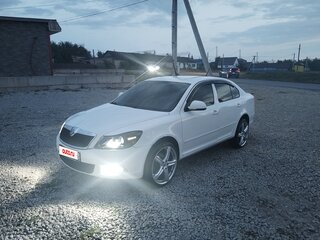 2012 Skoda Octavia II (A5) Рестайлинг, белый, 650000 рублей, вид 1
