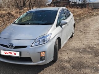 2011 Toyota Prius III (XW30), серебристый, 1050000 рублей, вид 2