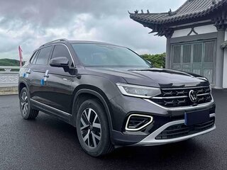 2023 Volkswagen Tayron I Рестайлинг, серый, 1890000 рублей, вид 3