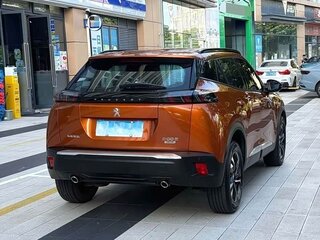 2022 Peugeot 2008 II, оранжевый, 1720000 рублей, вид 4