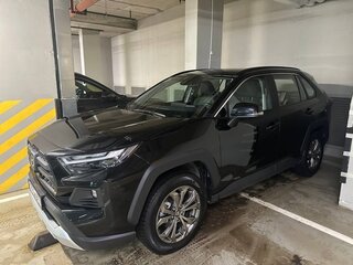 2024 Toyota RAV4 V (XA50), чёрный, 3900000 рублей, вид 2