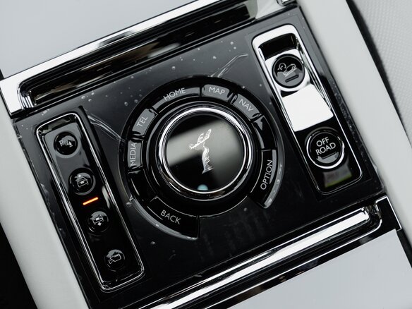 2026 Rolls-Royce Cullinan Black Badge I Рестайлинг (Series II), чёрный, 73670000 рублей - вид 26