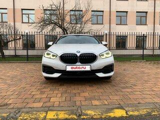 2020 BMW 1 серии 118d III (F40), белый, 2500000 рублей, вид 3
