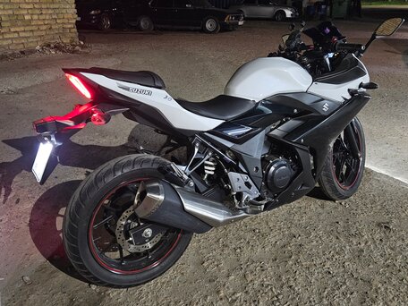 2017 Suzuki GSX-R 250, белый, 370000 рублей, вид 2
