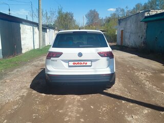 2017 Volkswagen Tiguan II, белый, 2000000 рублей, вид 2