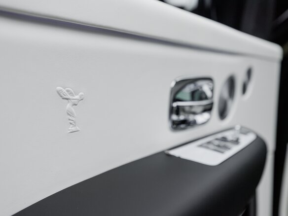 2026 Rolls-Royce Cullinan Black Badge I Рестайлинг (Series II), чёрный, 73670000 рублей - вид 21