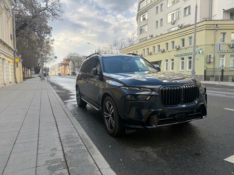 2025 BMW X7 40i I (G07) Рестайлинг, чёрный, 13549000 рублей, вид 2