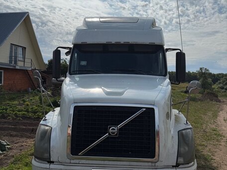 2008 Volvo VNL, белый, 7000000 рублей, вид 2