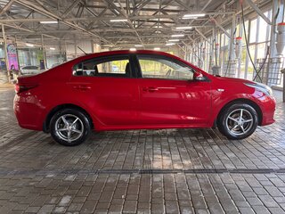 2018 Kia Rio IV, красный, 1350000 рублей, вид 4
