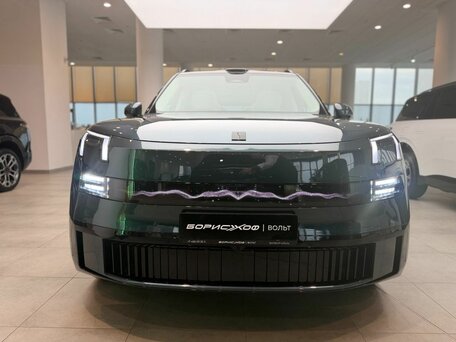 Lynk & Co 900