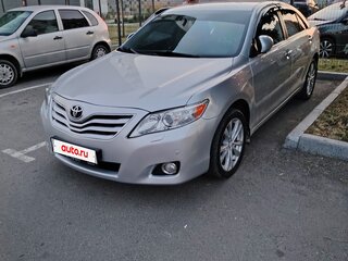 2011 Toyota Camry VI (XV40) Рестайлинг, серебристый, 1370000 рублей, вид 1