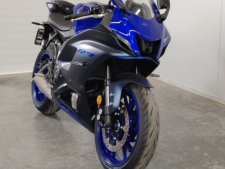 2023 Yamaha YZF-R7, синий, 849000 рублей, вид 3