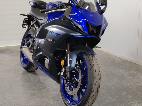 2023 Yamaha YZF-R7, синий, 849000 рублей - вид 2