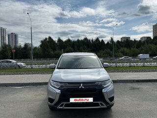 2021 Mitsubishi Outlander III Рестайлинг 3, серебристый, 2400000 рублей, вид 2