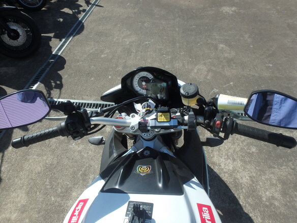 2015 Aprilia Tuono V4, белый, 1000000 рублей - вид 16