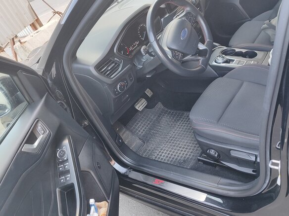 2019 Ford Focus IV, чёрный, 1500000 рублей - вид 4