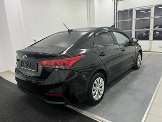 2019 Hyundai Solaris II, чёрный, 1349000 рублей, вид 4