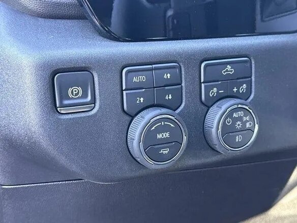 2026 Chevrolet Silverado Crew Cab IV (T1XX) Рестайлинг, серебристый - вид 14