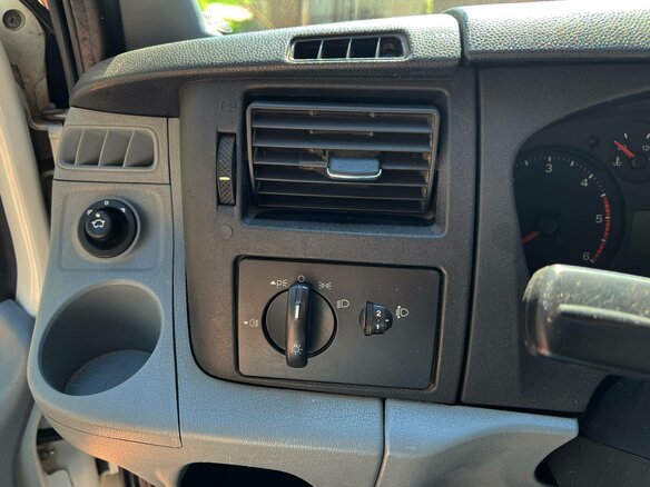 2011 Ford Transit, белый, 1800000 рублей - вид 5